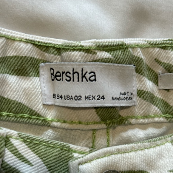 Bershka - Green and White Zebra Jeans - 02 - Picture 3 of 11